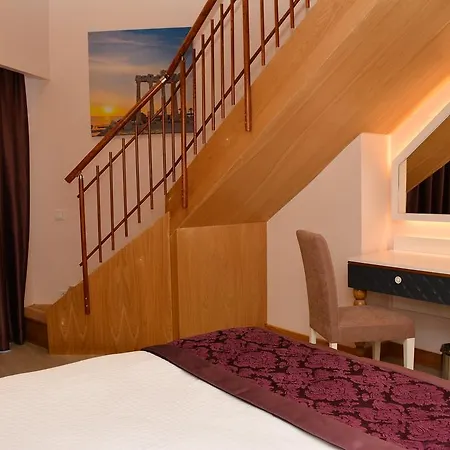 Water Side & 5* מנבגט