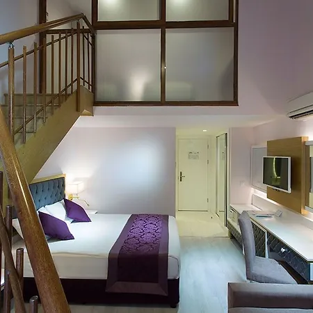 Water Side & מנבגט