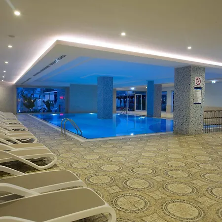 Water Side & 5* מנבגט