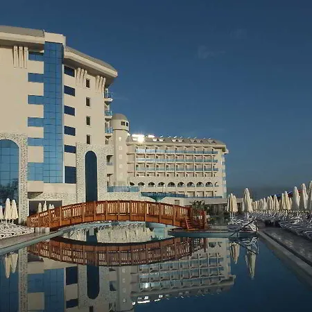 Üdülőközpont Water Side & 5*