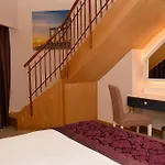 Water Side & 5* مانافجات