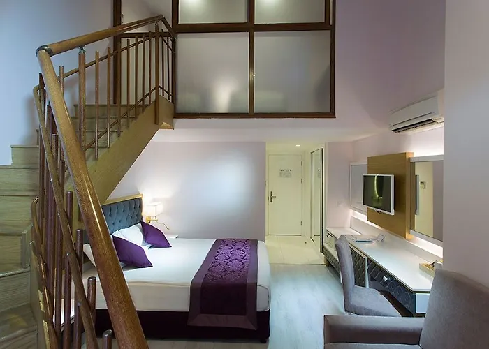 Water Side & 马纳夫加特