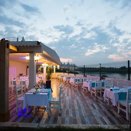 Water & Resort Side